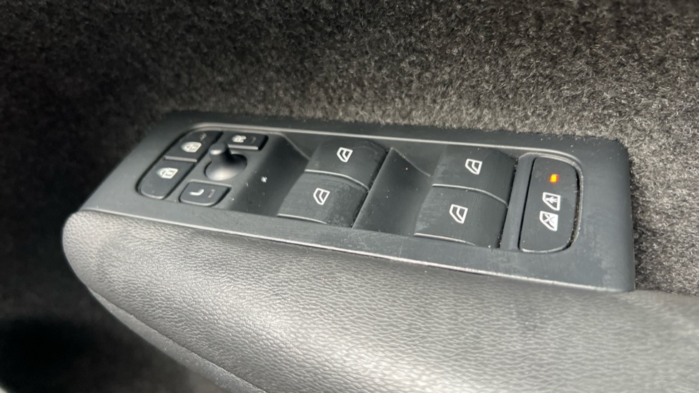 Used Volvo XC40 2023 for sale - 76948288: Photo 33