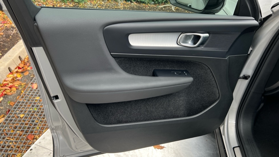 Used Volvo XC40 2023 for sale - 76948288: Photo 45