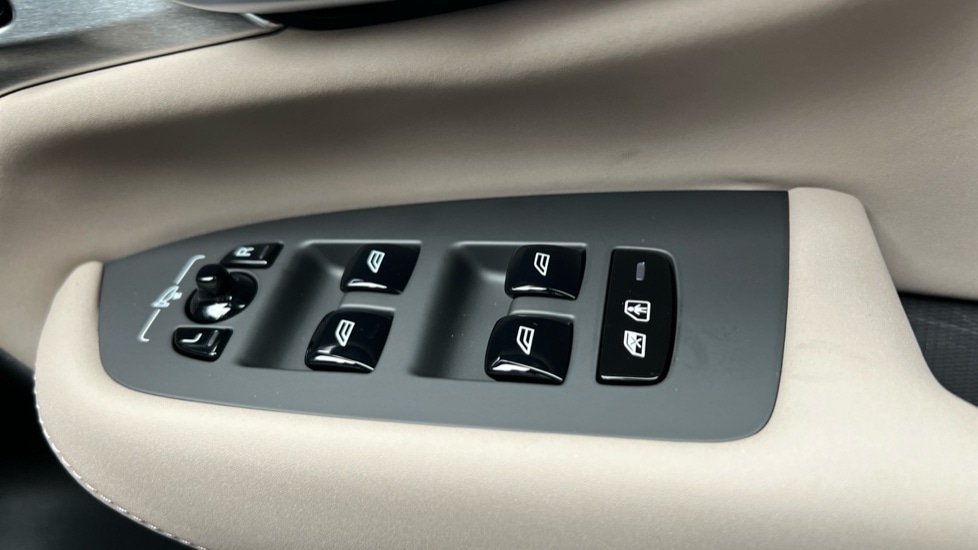 Used Volvo XC90 2025 for sale - 76112200: Photo 33