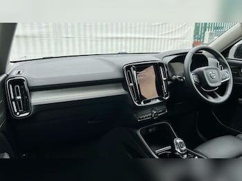 Used Volvo XC40 2023 for sale - 75472599: Photo