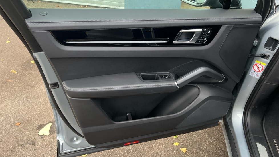 Used Porsche Cayenne 2023 for sale - 76434619: Photo 39