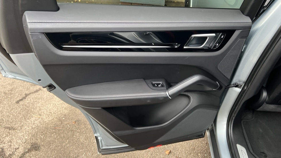 Used Porsche Cayenne 2023 for sale - 76434619: Photo 40