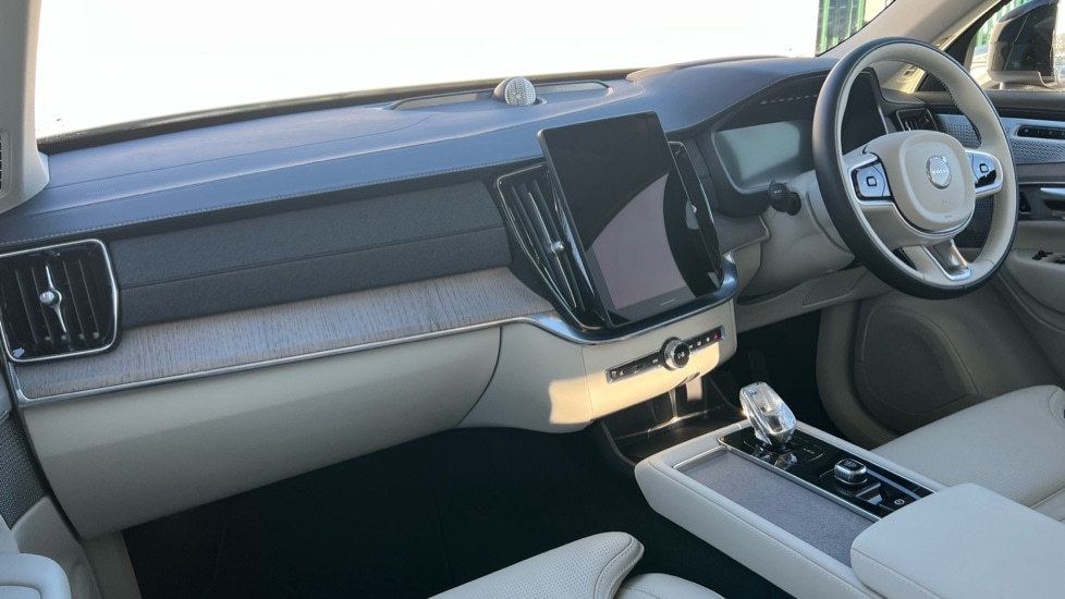 Used Volvo XC90 2025 for sale - 76999490: Photo 4