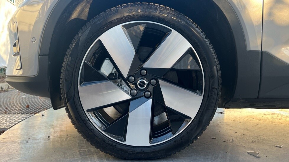 Used Volvo XC40 2024 for sale - 76593727: Photo 25