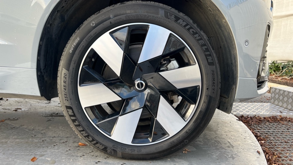 Used Volvo XC60 2025 for sale - 77018235: Photo 16