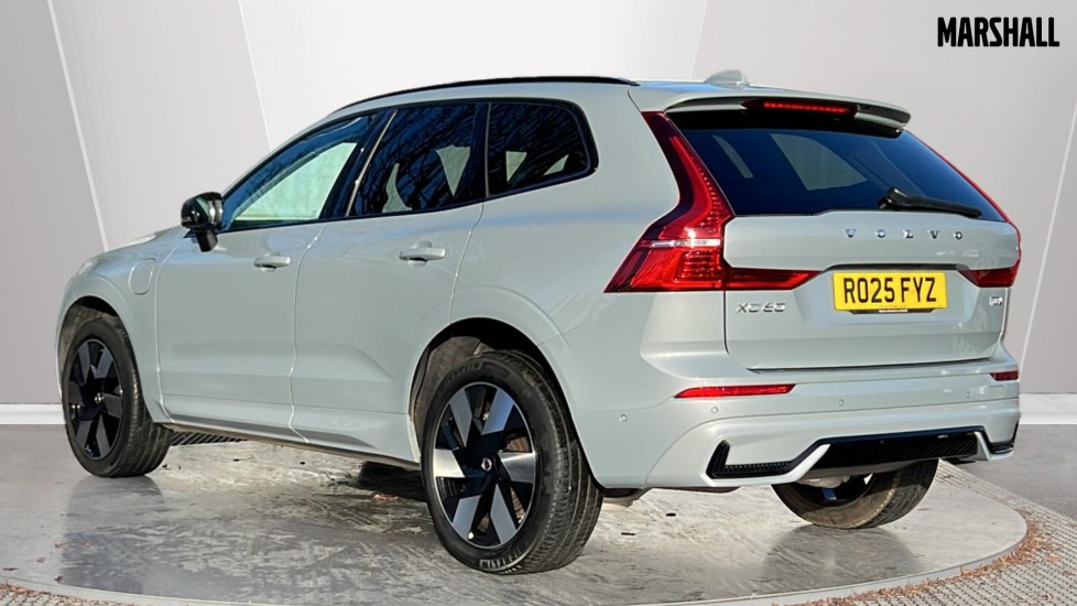 Used Volvo XC60 2025 for sale - 77018235: Photo 2