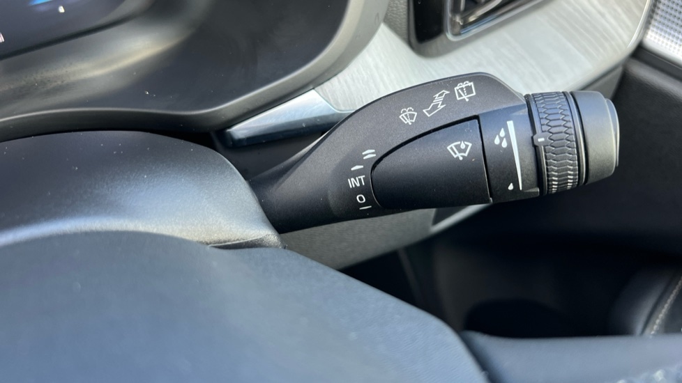 Used Volvo XC60 2025 for sale - 77018235: Photo 30