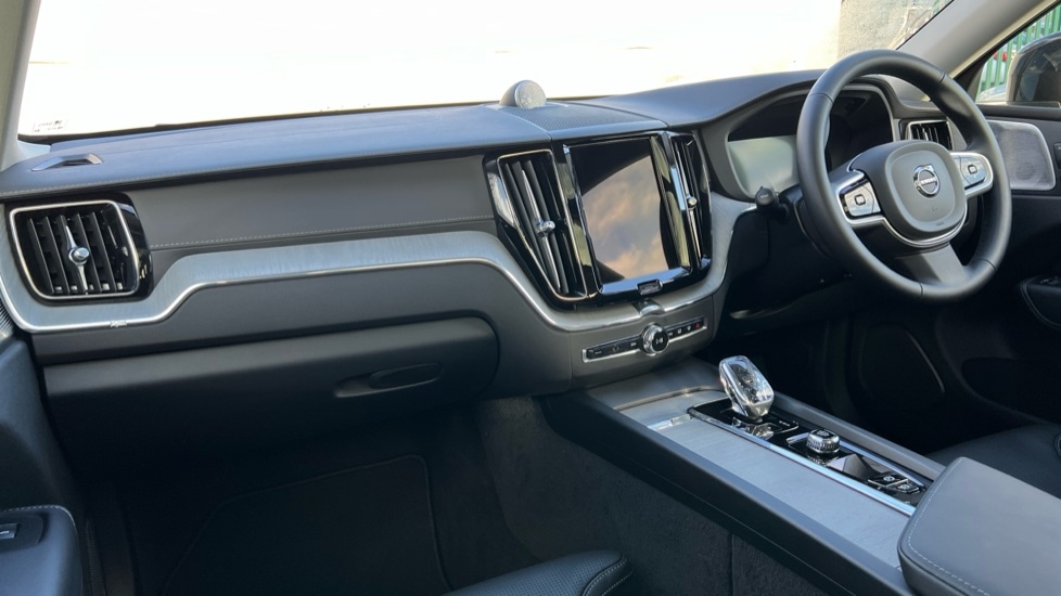 Used Volvo XC60 2025 for sale - 77018235: Photo 4