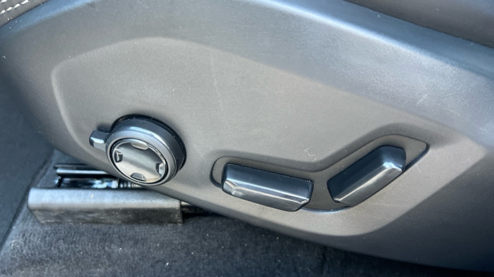 Used Volvo XC60 2025 for sale - 77018235: Photo 47