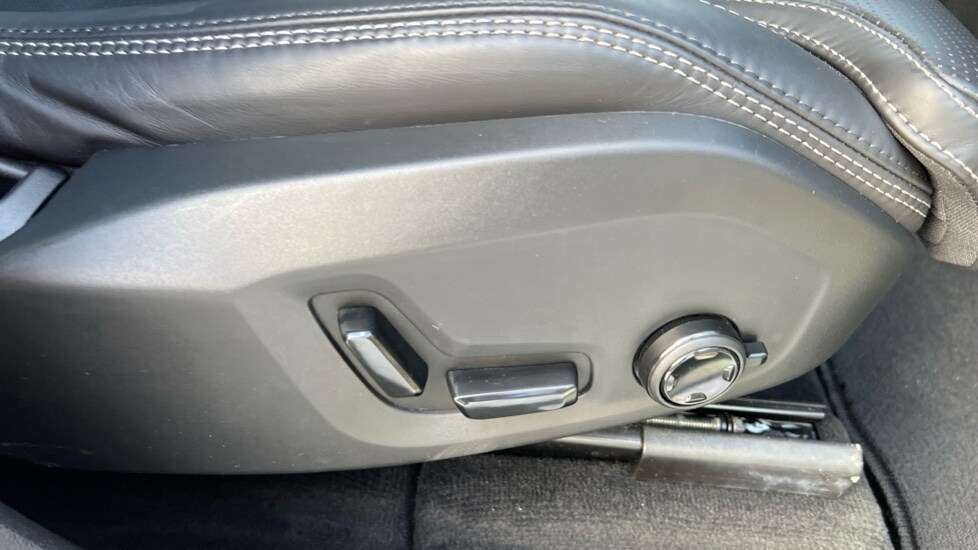 Used Volvo XC60 2025 for sale - 77018235: Photo 50