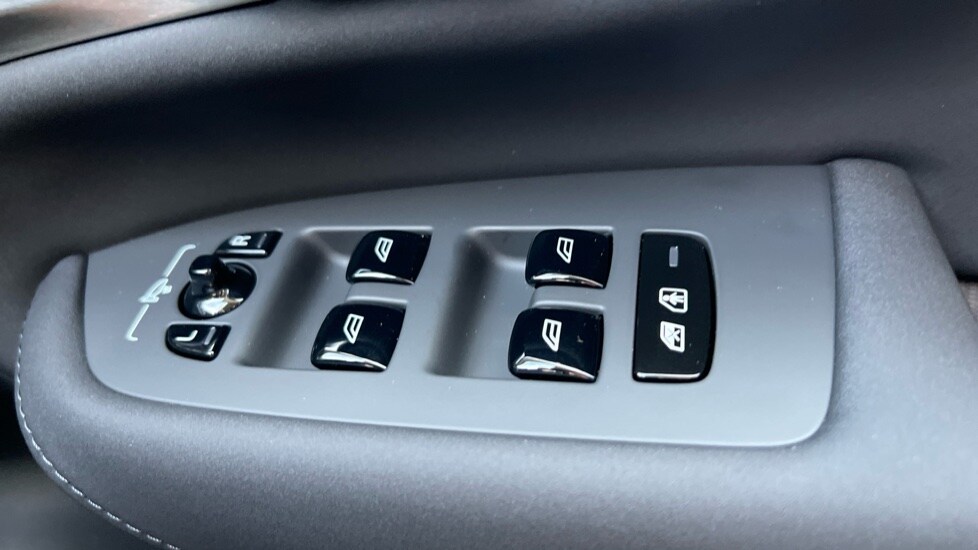 Used Volvo XC90 2025 for sale - 76112356: Photo 33