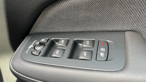 Used Volvo S60 2023 for sale - 75610611: Photo 33