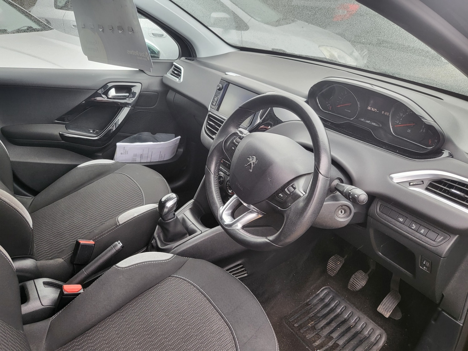Used Peugeot 208 2014 for sale - 77159402: Photo 4