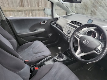 Used Honda Jazz 2010 for sale - 74286824: Photo
