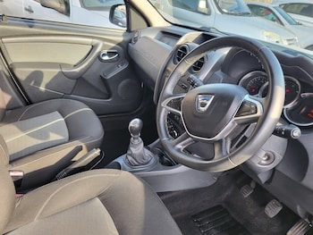 Used Dacia Duster 2017 for sale - 77900829: Photo