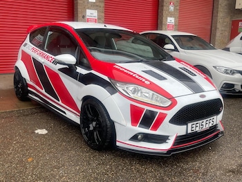 Used Ford Fiesta 2015 for sale - 76605936: Photo