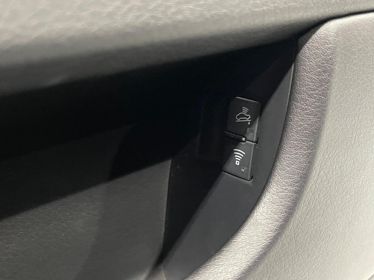 Used Audi RS4 2007 for sale - 76605685: Photo 65