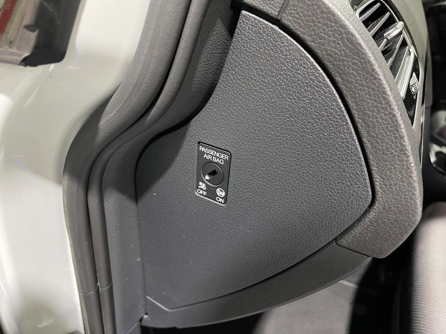 Used Volkswagen Golf 2015 for sale - 76605705: Photo 32