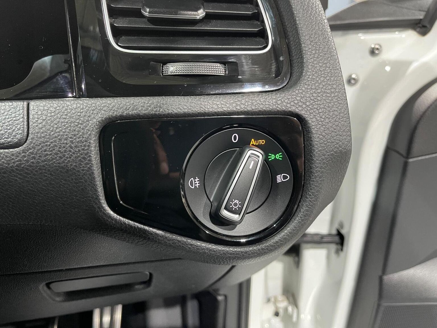 Used Volkswagen Golf 2015 for sale - 76605705: Photo 43