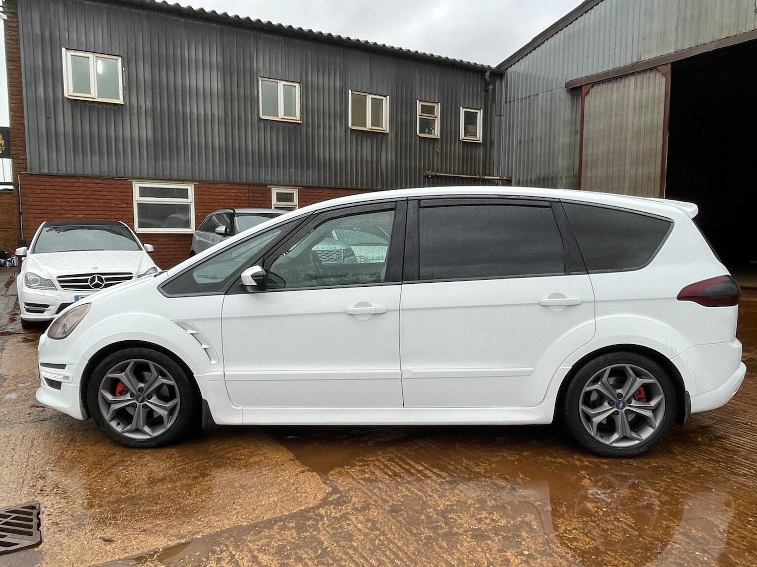 Used Ford S-Max 2011 for sale - 77277332: Photo 6