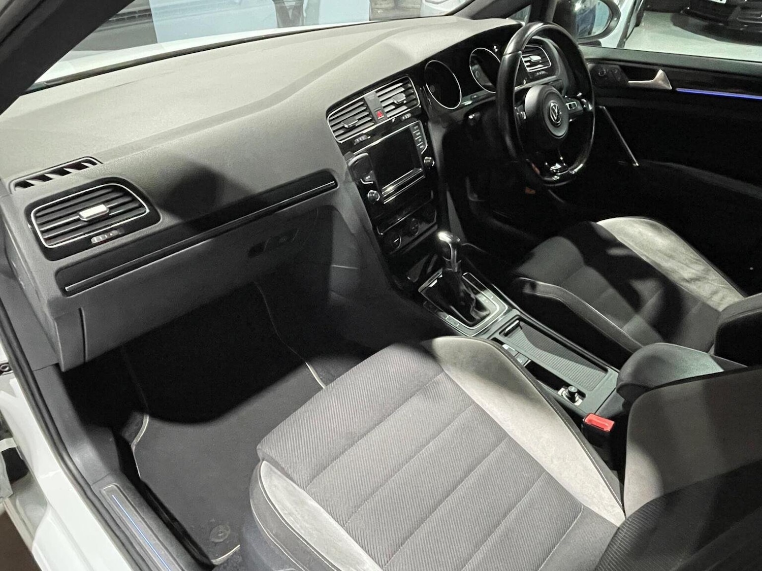 Used Volkswagen Golf 2015 for sale - 76605971: Photo 28