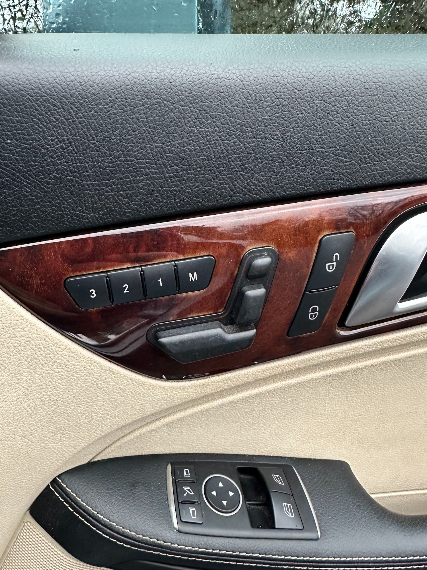 Used Mercedes-Benz SLK 2011 for sale - 76877995: Photo 21