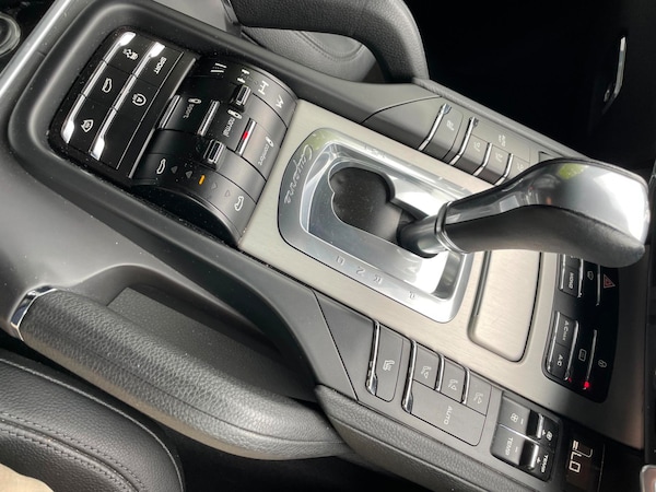 Used Porsche Cayenne 2012 for sale - 63657973: Photo 8