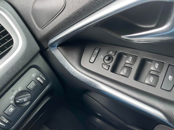 Used Volvo V40 2014 for sale - 66587147: Photo 15