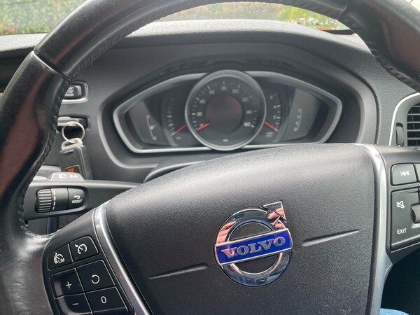 Used Volvo V40 2014 for sale - 66587147: Photo 16