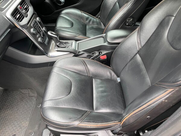 Used Volvo V40 2014 for sale - 66587147: Photo 8