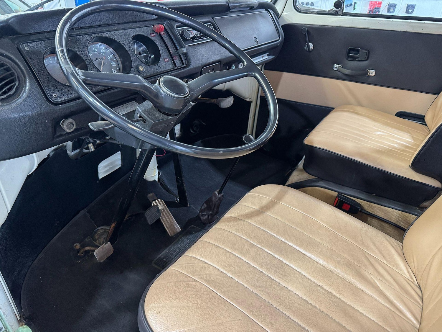 Used Volkswagen Campervan 2006 for sale - 76239831: Photo 2