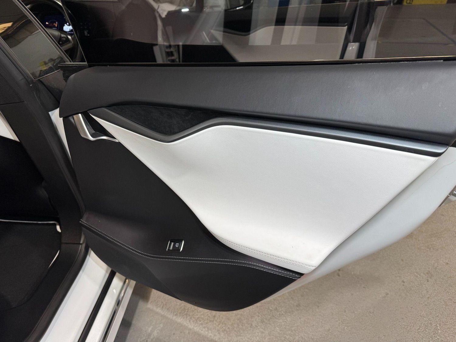 Used Tesla Model S 2018 for sale - 76336511: Photo 27