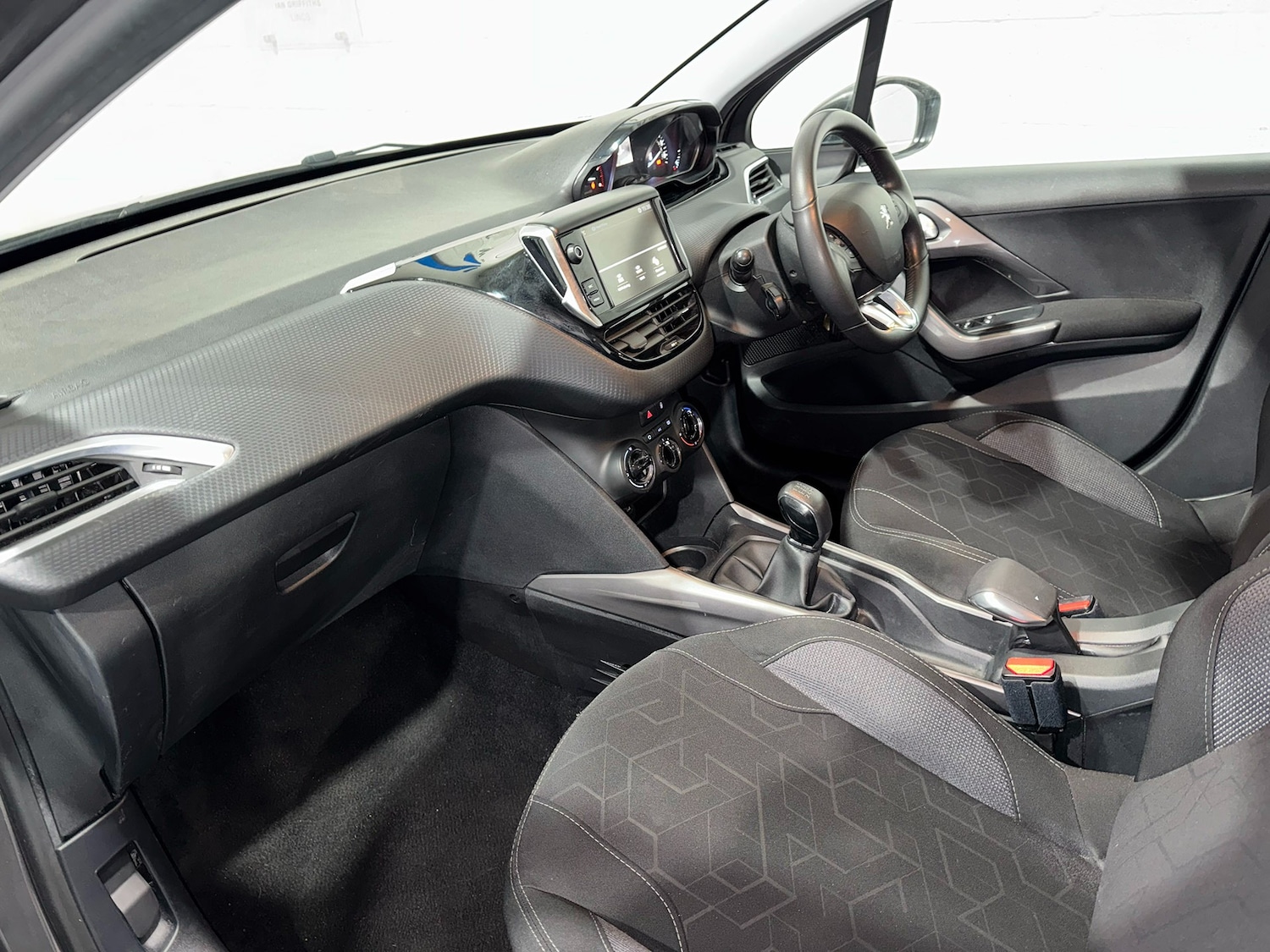 Used Peugeot 2008 2017 for sale - 76879753: Photo 24