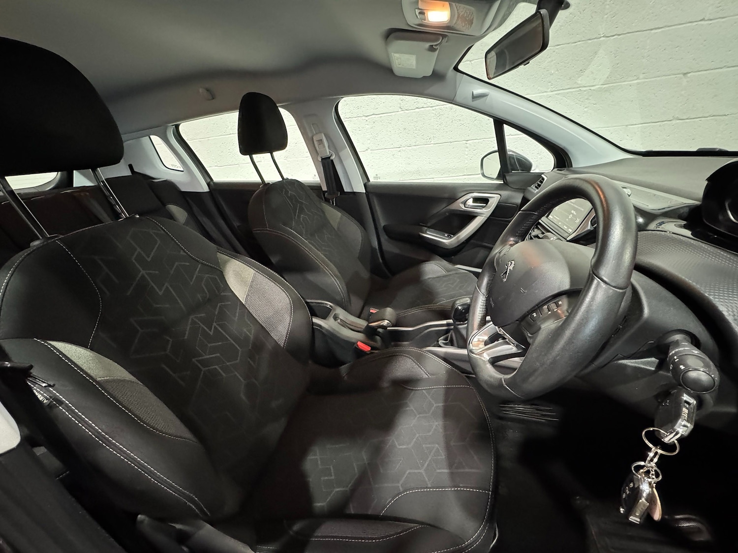 Used Peugeot 2008 2017 for sale - 76879753: Photo 9