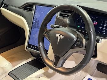 Used Tesla Model S 2018 for sale - 76152216: Photo
