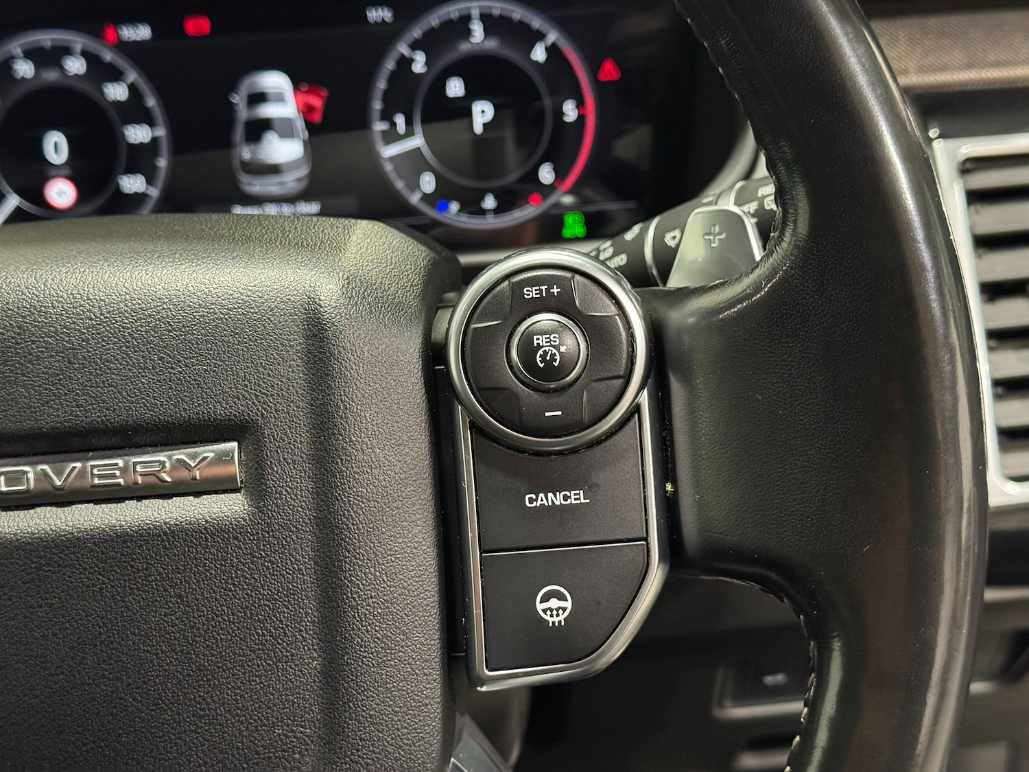 Used Land Rover Discovery 2017 for sale - 76911404: Photo 31