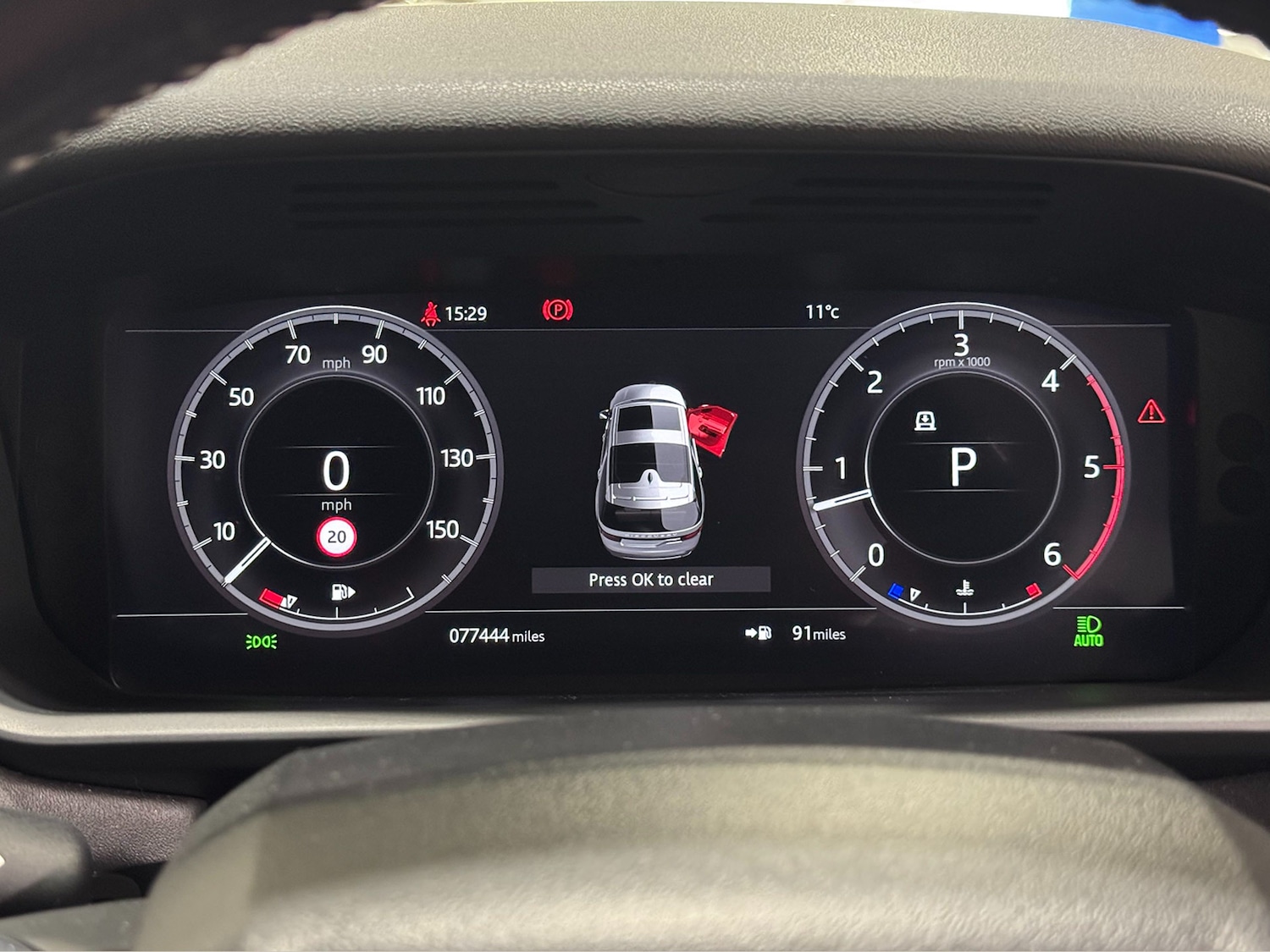 Used Land Rover Discovery 2017 for sale - 76911404: Photo 32