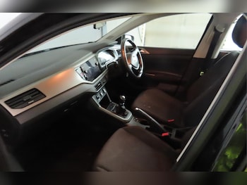 Used Volkswagen Polo 2018 for sale - 76875116: Photo