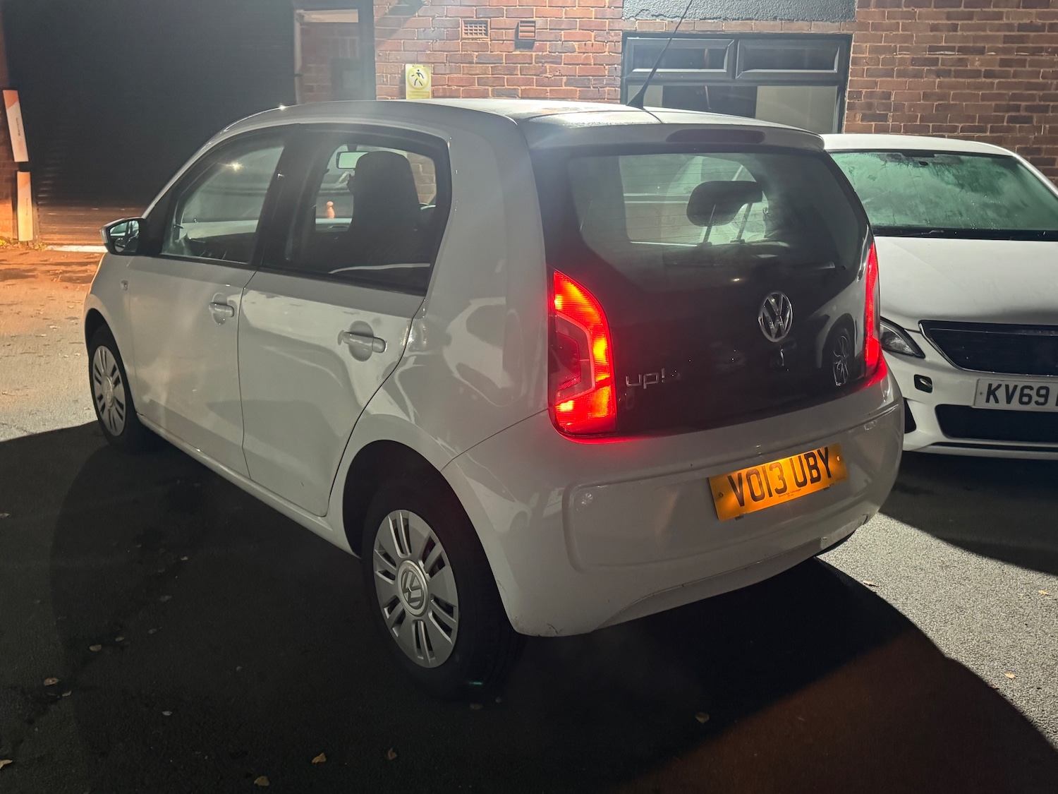 Used Volkswagen up! 2013 for sale - 76641644: Photo 3