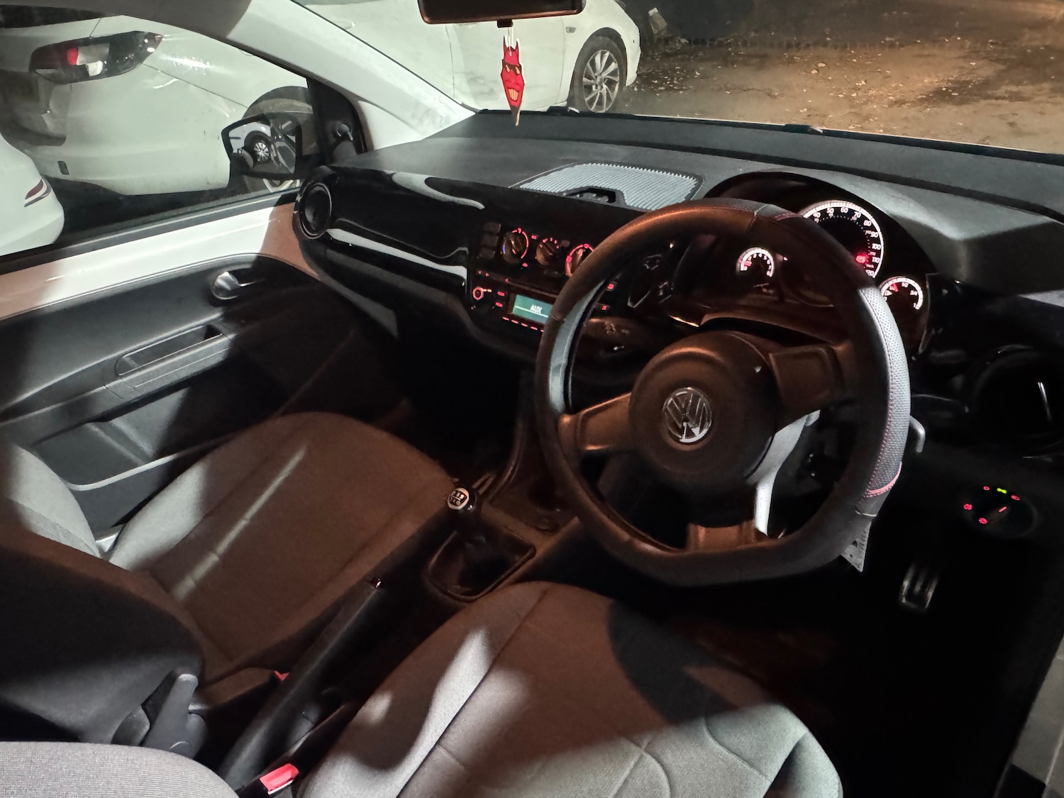 Used Volkswagen up! 2013 for sale - 76641644: Photo 5