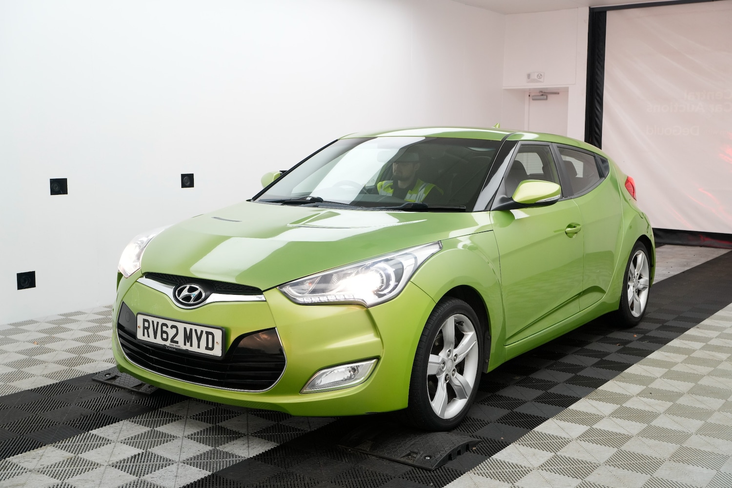 Used Hyundai Veloster 2012 for sale - 76635064: Photo 2