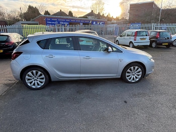 Used Vauxhall Astra 2011 for sale - 77600565: Photo