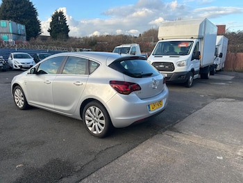 Used Vauxhall Astra 2011 for sale - 77600565: Photo