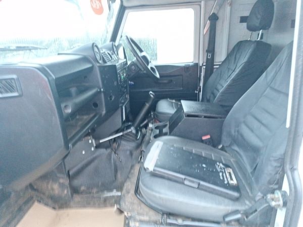 Used Land Rover Defender 110 2015 for sale - 77139314: Photo 11
