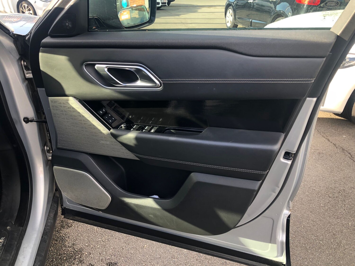 Used Land Rover Range Rover Velar 2017 for sale - 77341047: Photo 12