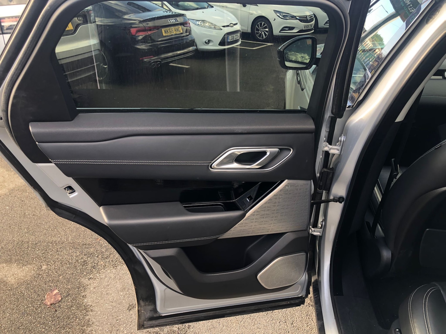 Used Land Rover Range Rover Velar 2017 for sale - 77341047: Photo 17