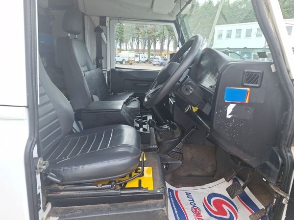 Used Land Rover Defender 110 2015 for sale - 76416560: Photo 9