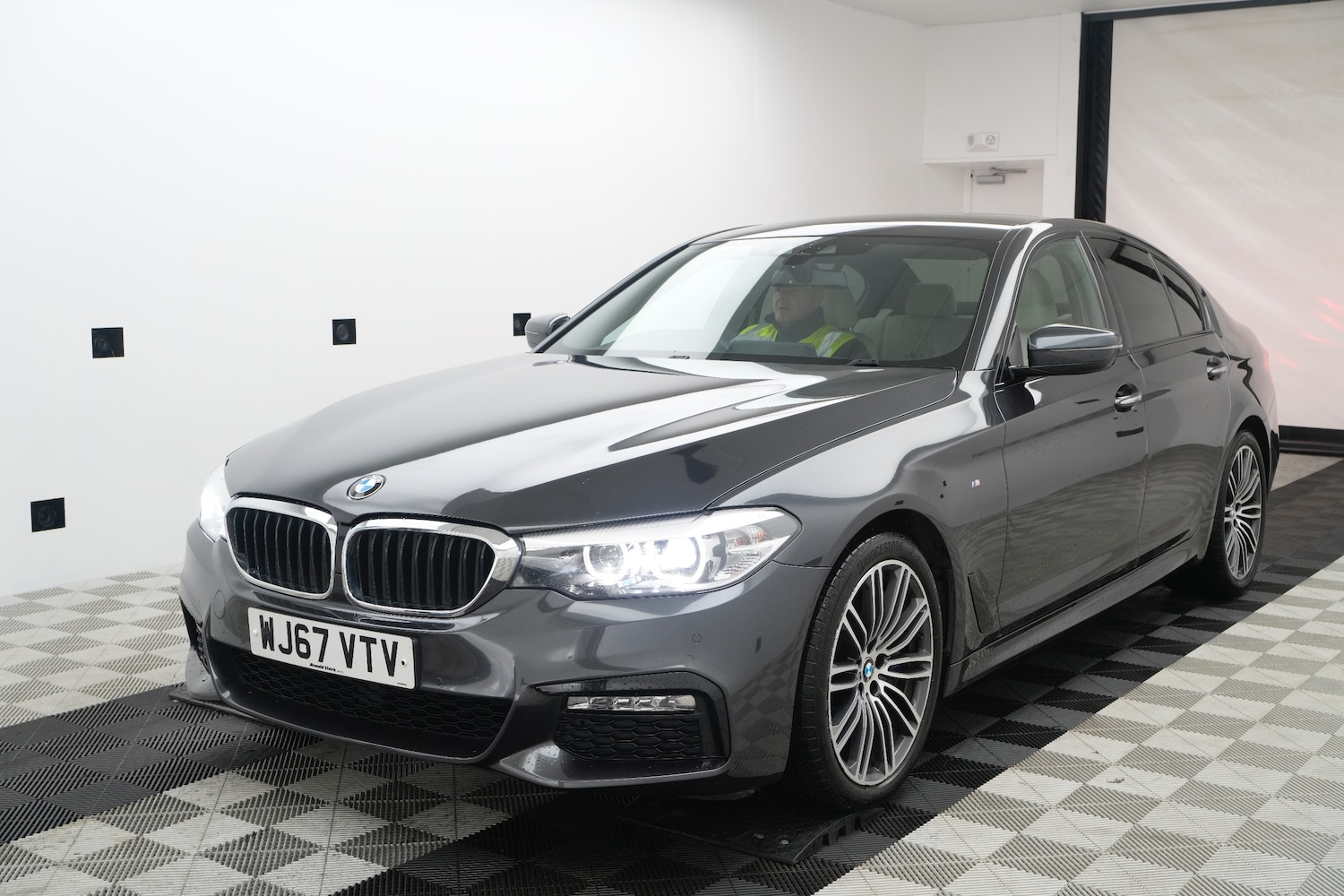 Used BMW 5 Series 2017 for sale - 76985660: Photo 1