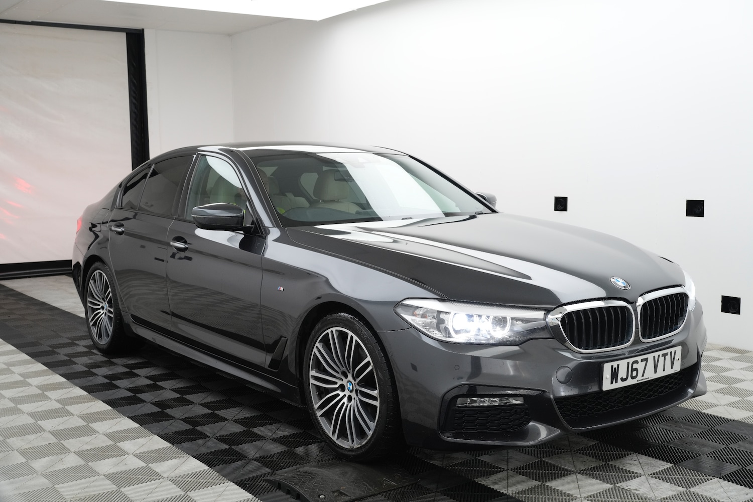 Used BMW 5 Series 2017 for sale - 76985660: Photo 2