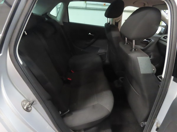Used Volkswagen Polo 2010 for sale - 76281115: Photo 6